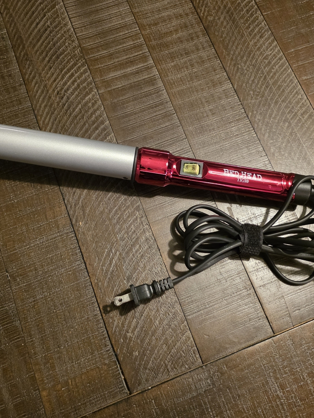BedHead Metallic Red Curling Wand with Silver Barrel
